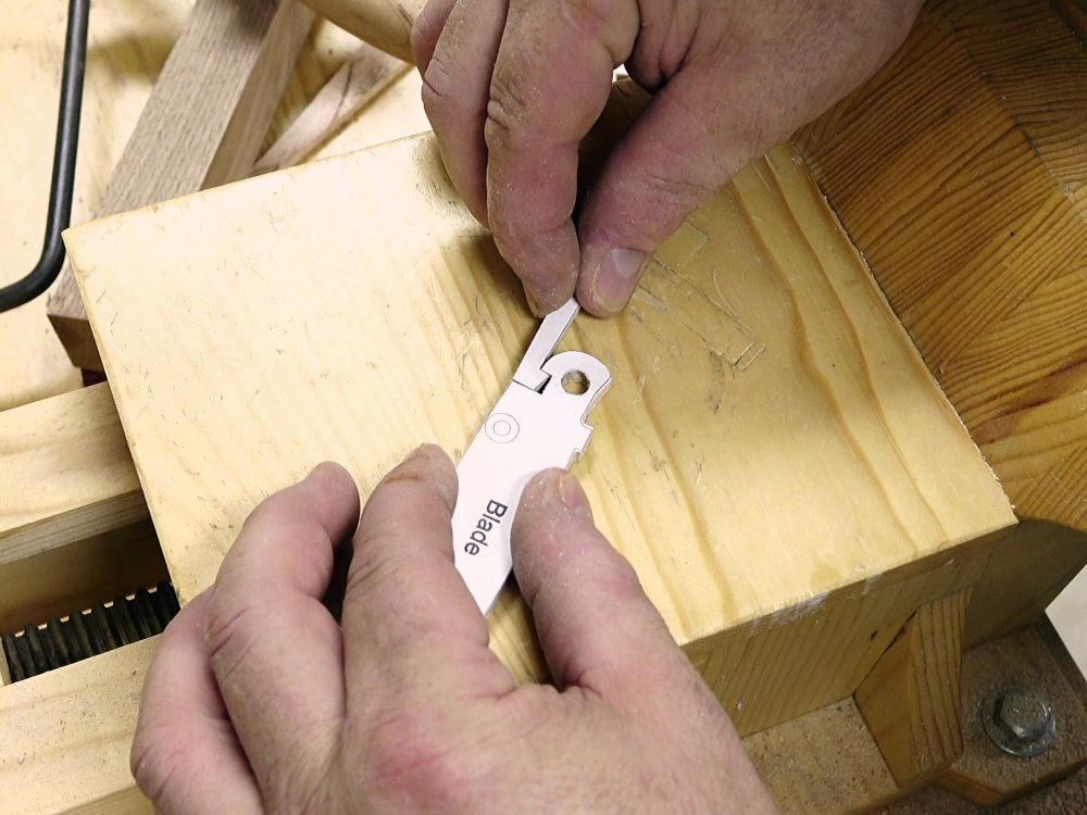 checking the spine lock fit